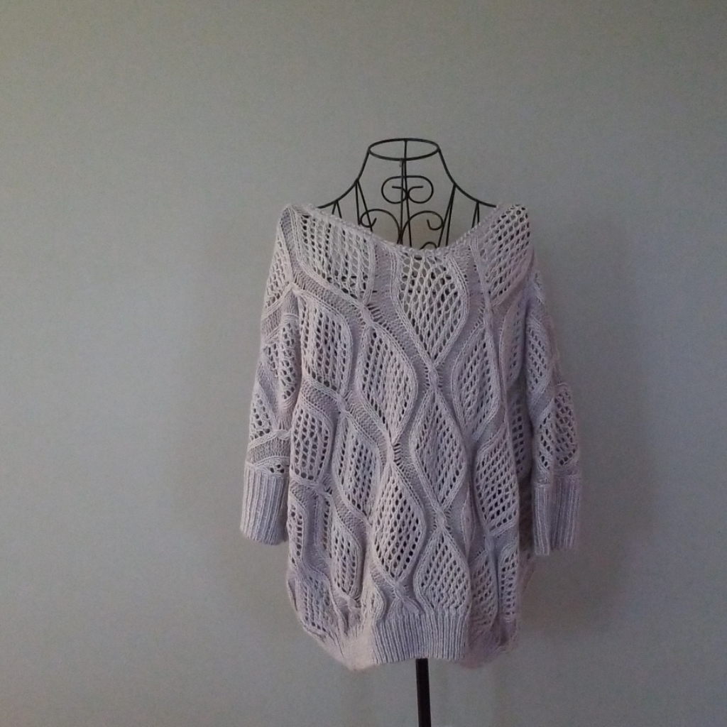 Super Cute Sweater That Looks Great With Leggings